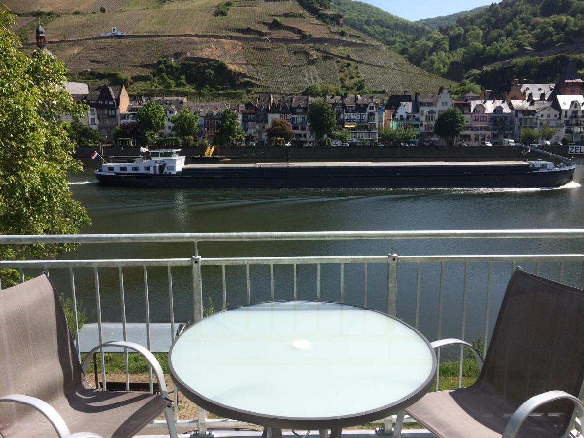 Haus Margarete Apartamento Zell an der Mosel Exterior foto